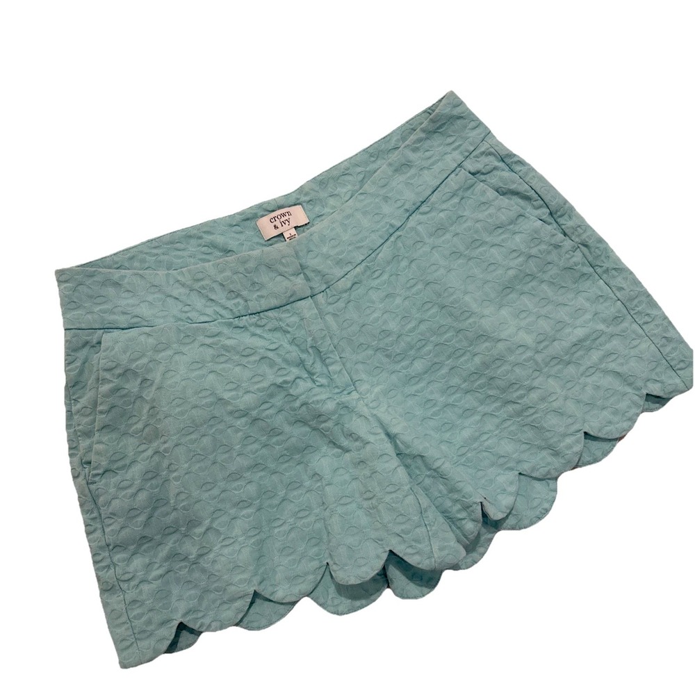 Crown & Ivy Sz 2 AQUA TEXTURED Stretch Shorts Women's SCALLOPED Excellent & Fun